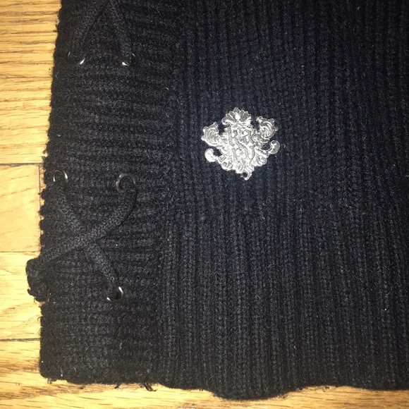 Black knit sweater. Brand is Karv, worn gently, priced at 110$. - Picture 4 of 5